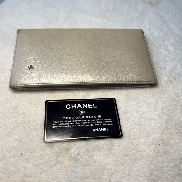 CHANEL VINTAGE Camellia Leather Long Wallet - Picture 1 of 13